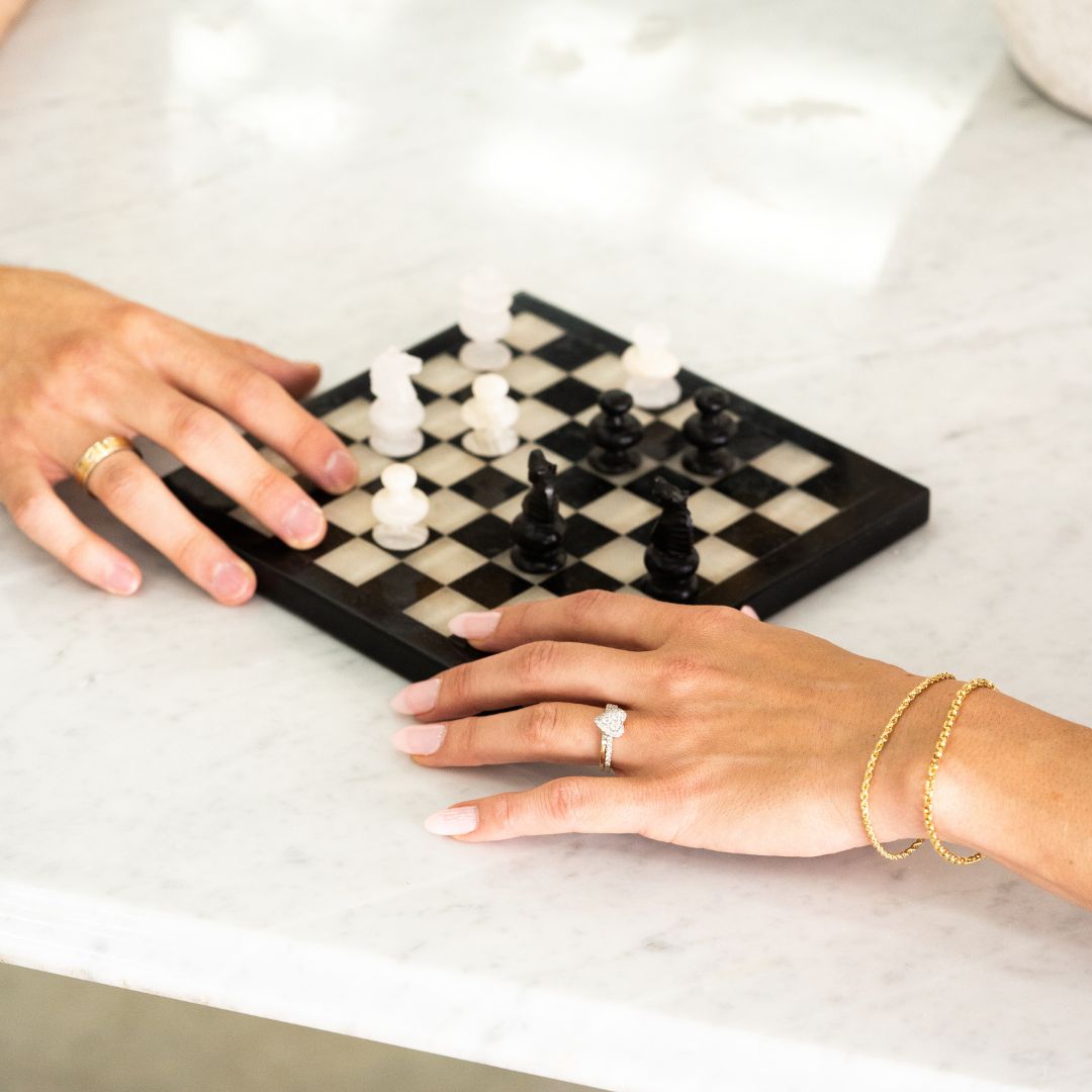 Bijoux précieux ou bijoux tendance : faut-il choisir ?