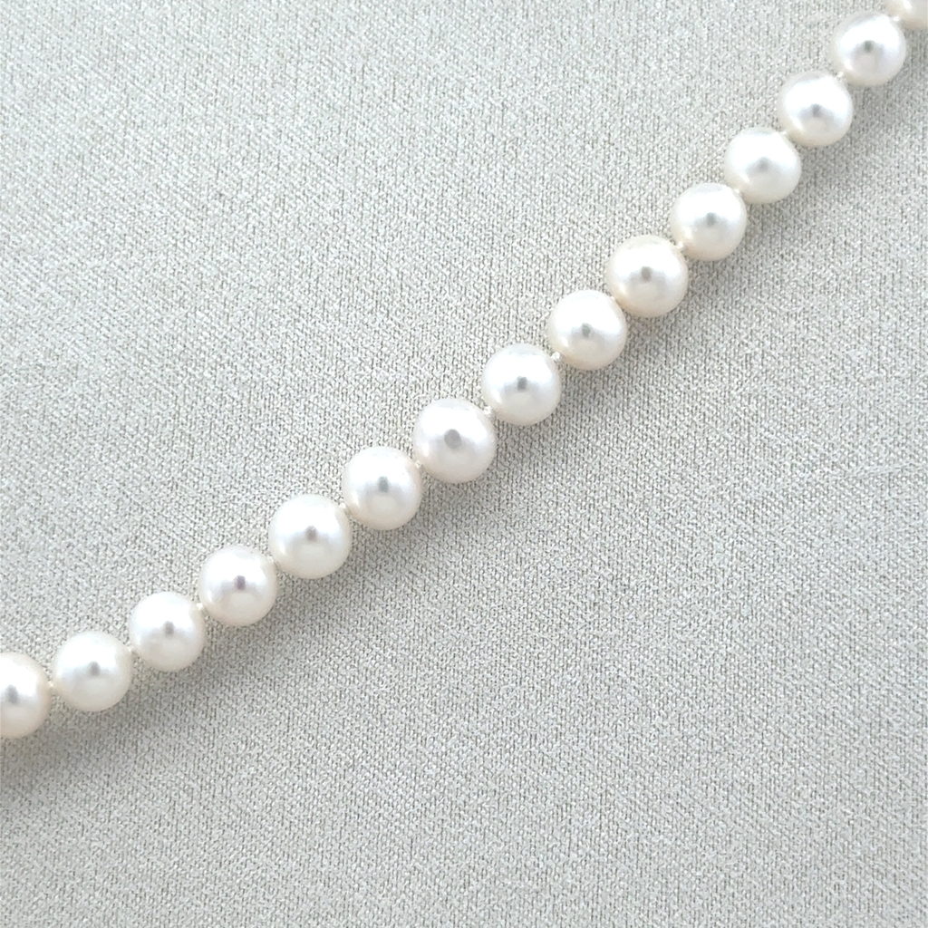 Bracelet or 2 tons (jaune et blanc) 14 carats, perles d'eau douce 6.5 millimètres