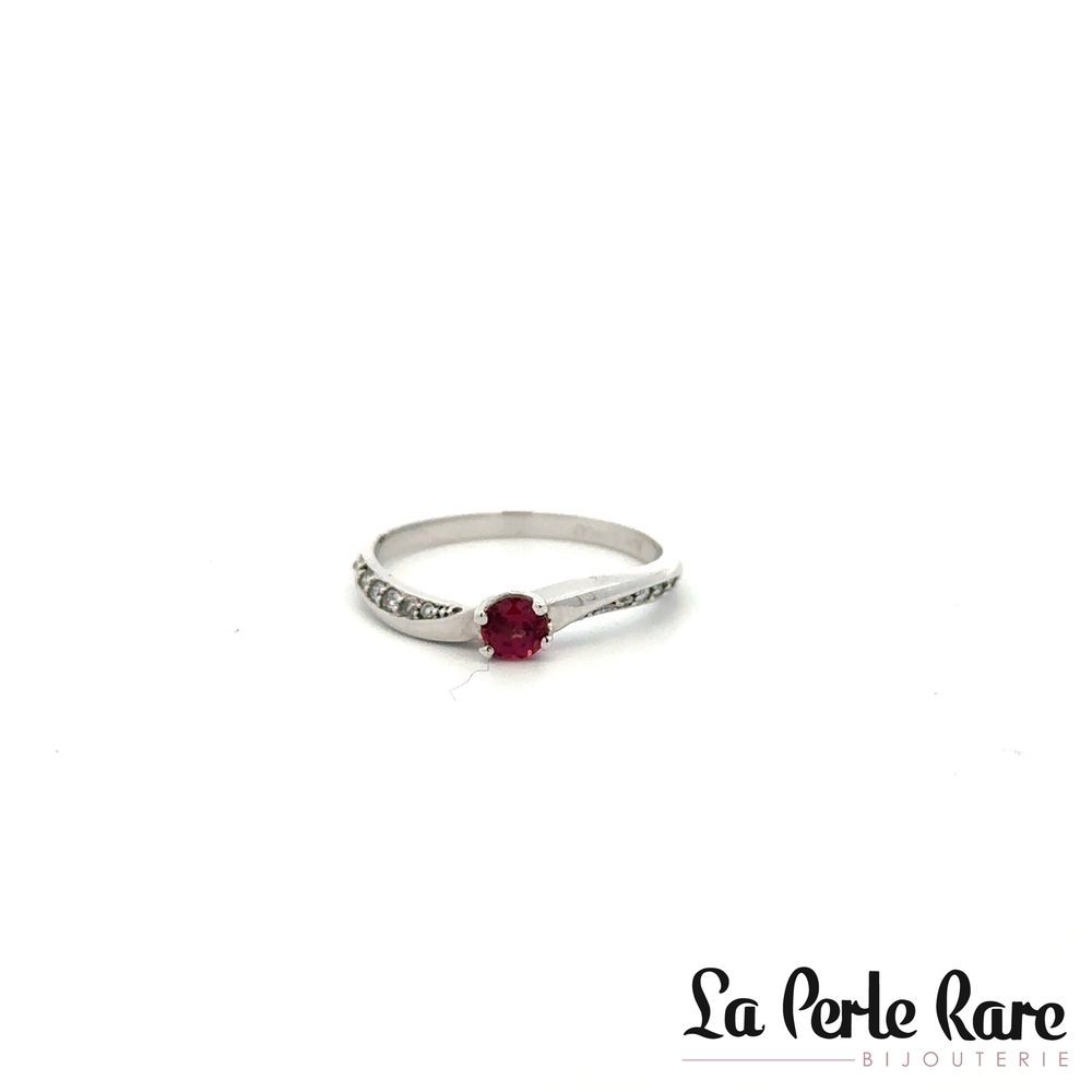 Ring crafted in white gold, featuring a rhodolite garnet and a total of 9 points of diamonds.