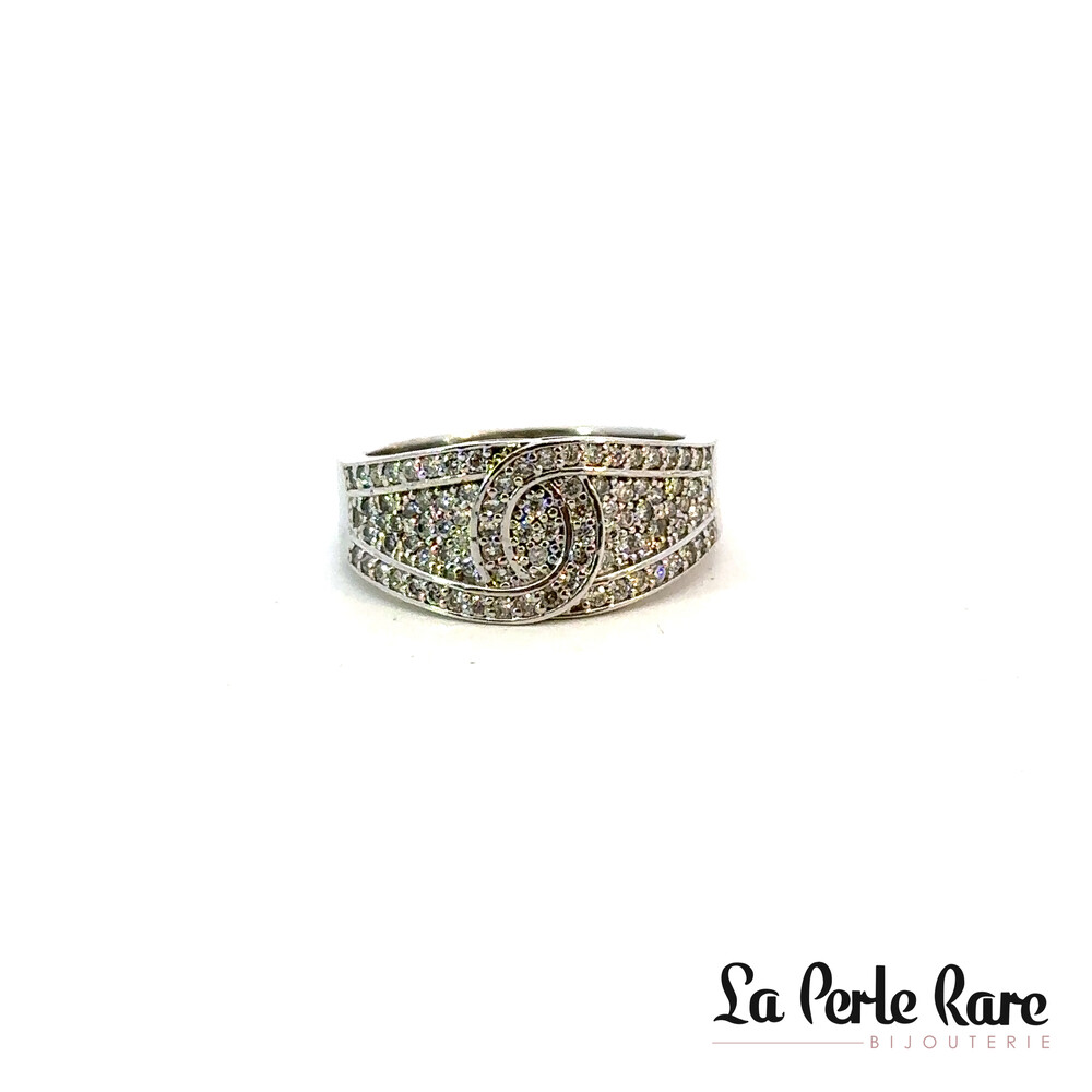 White gold ring with a total of 50 diamond points