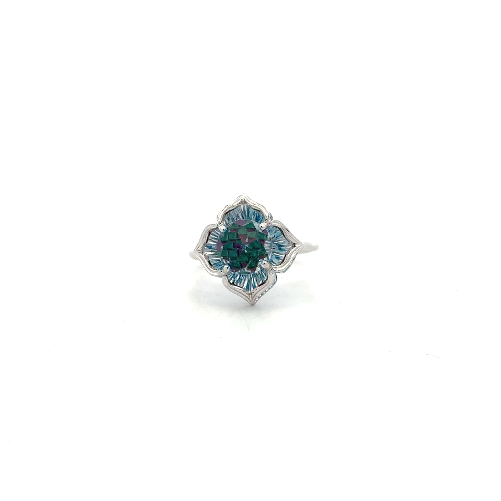 Bague or blanc 14 carats, topaze bleue, émeraudes, rubis