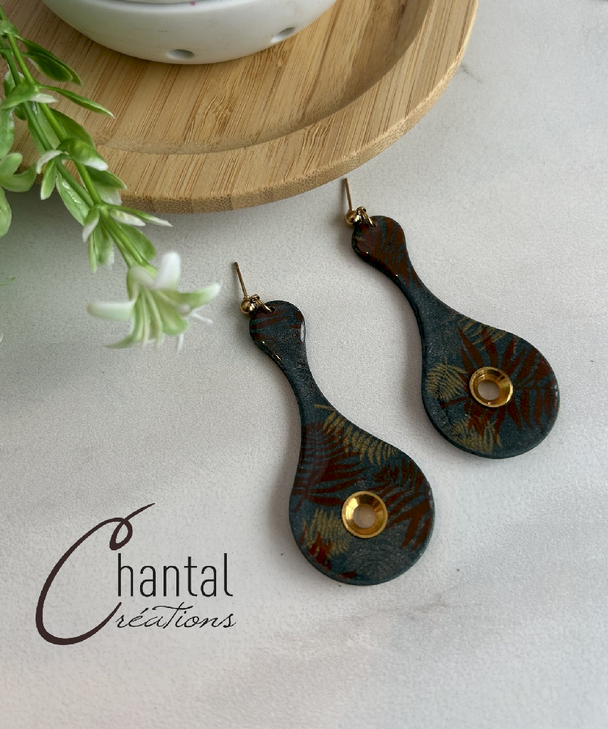 Boucles d'oreilles pendantes Silvia sapin, acier inoxydable doré, argile polymère