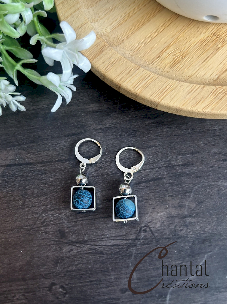Boucles d'oreilles pendantes Caroline bleue craquelée, acier inoxydable, agates bleues craquelées
