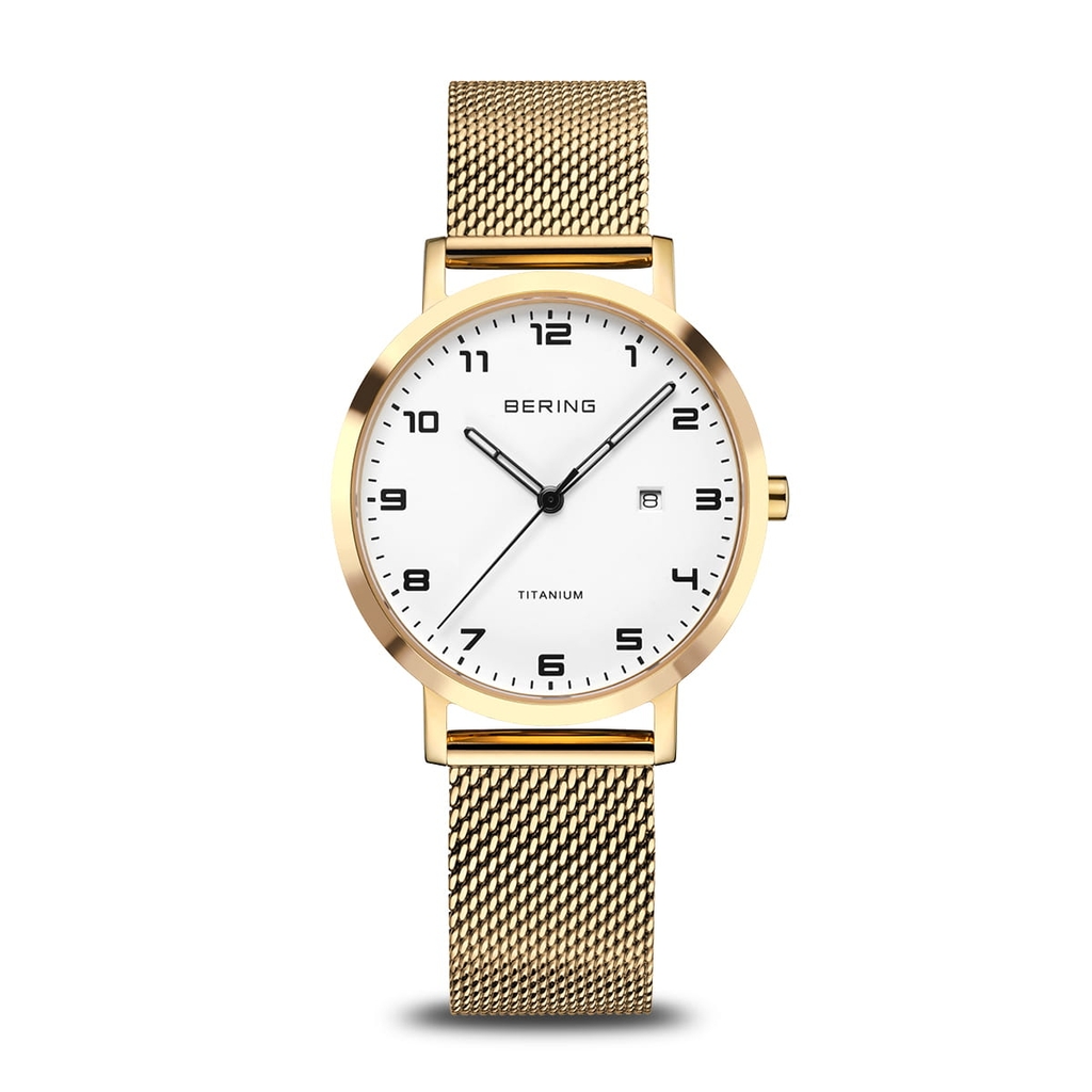 Montre titane doré, fond blanc