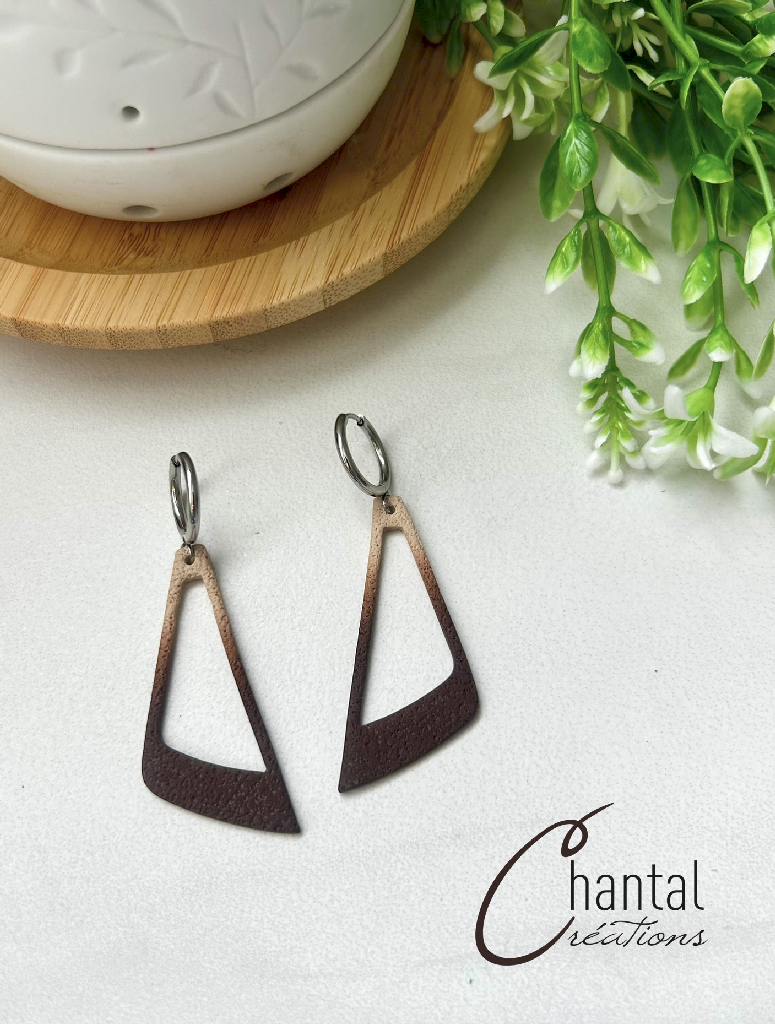 Boucles d'oreilles pendantes Saëlle marron, argile polymère, acier inoxydable