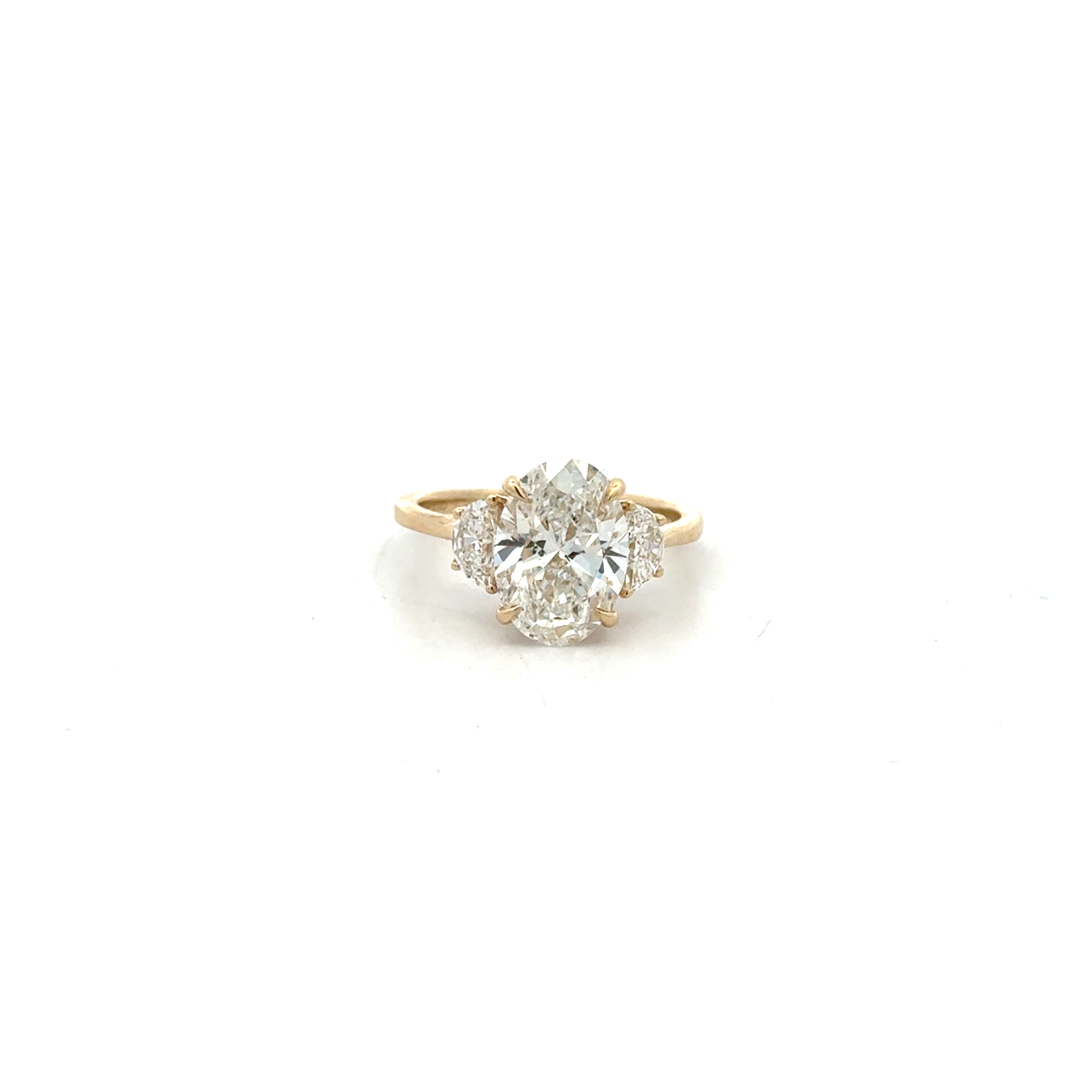 Alliance en or jaune 14 carats avec 350 points de diamants de laboratoire au total, certificat