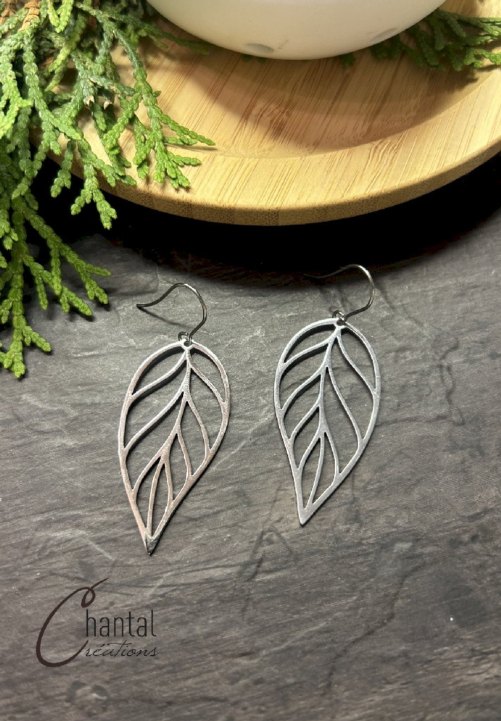 Boucles d'oreilles pendantes Feuilles argentées, acier inoxydable