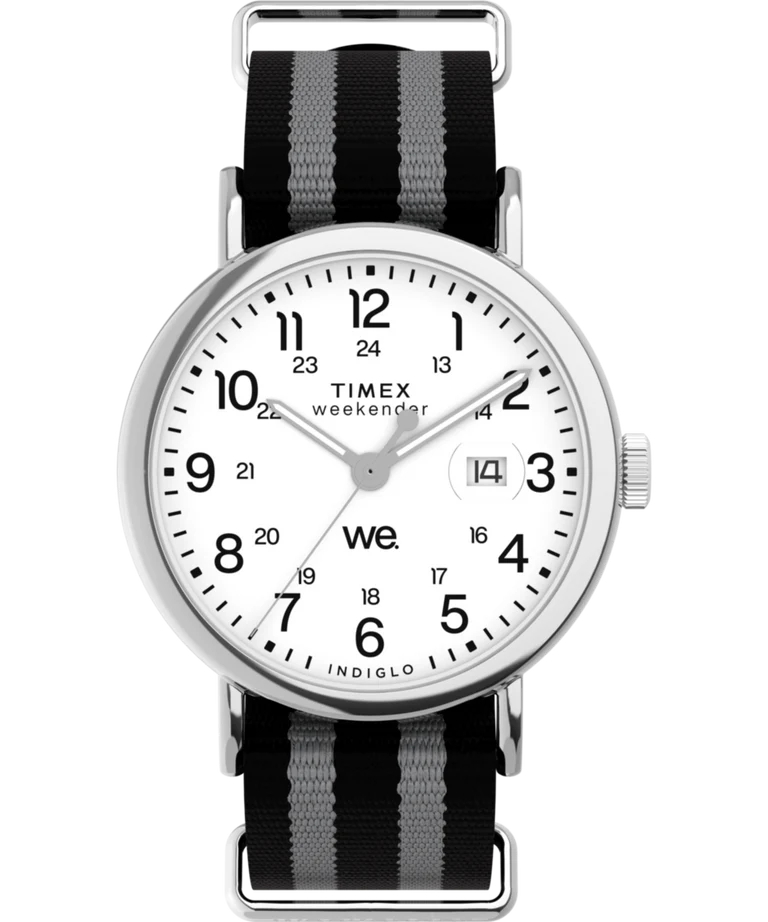 Montre nylon noir et gris, métal, fond blanc