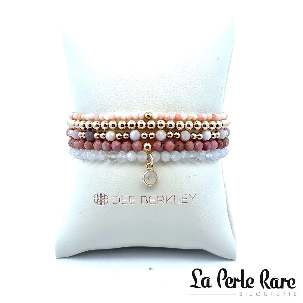 Ensemble de cinq bracelets métal doré, opales roses, pierres de lune, rhodonites - DBJSTK3108 - Dee Berkley