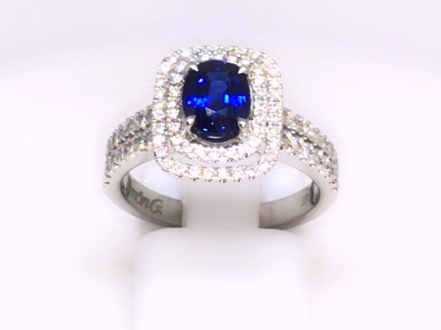 18-carat white gold ring, featuring a 134-point sapphire and a total of 62 points of diamonds, VS clarity. - MR1920A395495 - Simon G